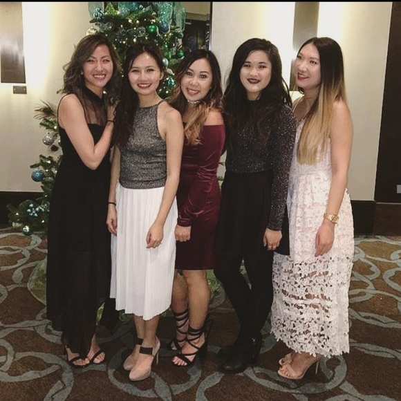 Gorgeous White Floral Overlay Dress - Picture 4 of 4